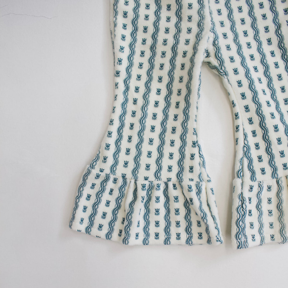 Jamée Rousse VELOUR FRILLED FLARE PANTS