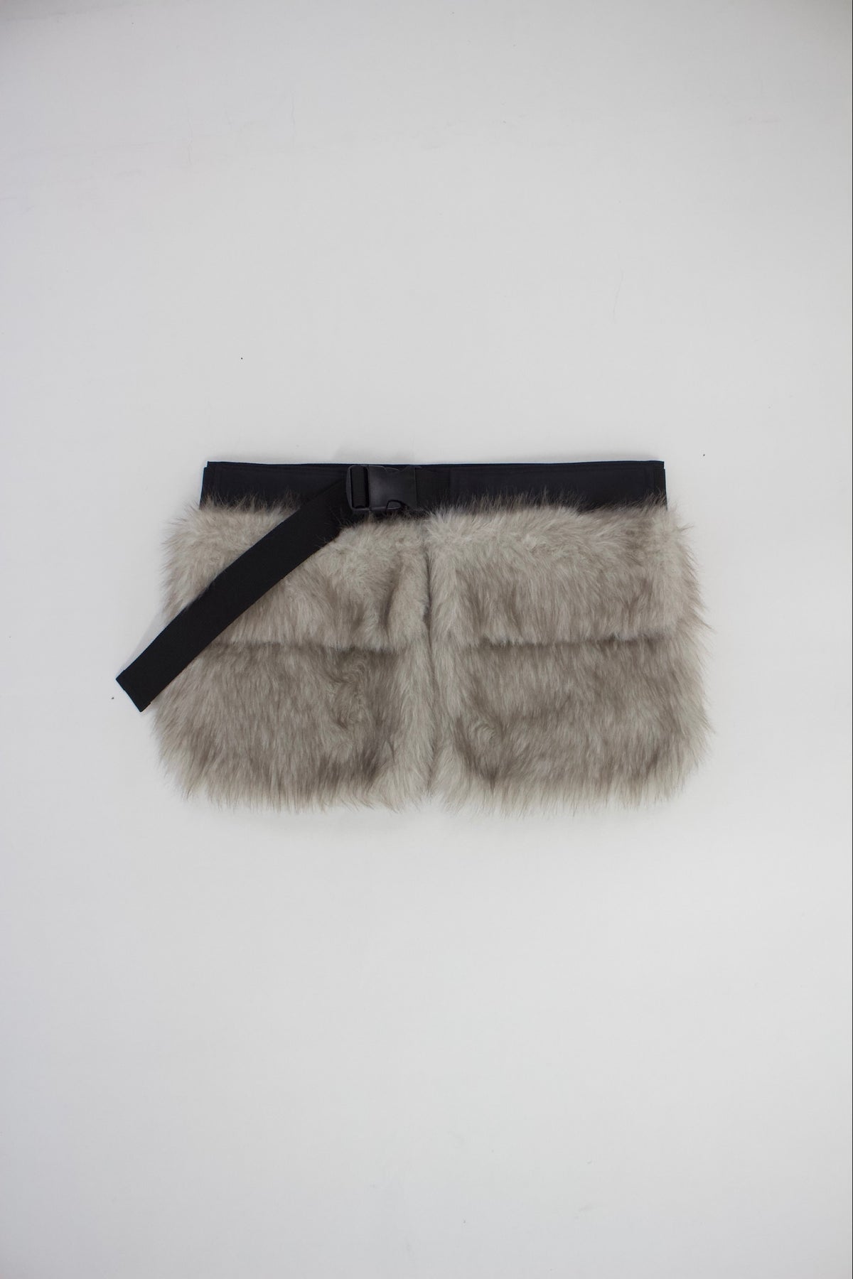 Semon ApartMent FUR WAIST BELT BAG WHITE