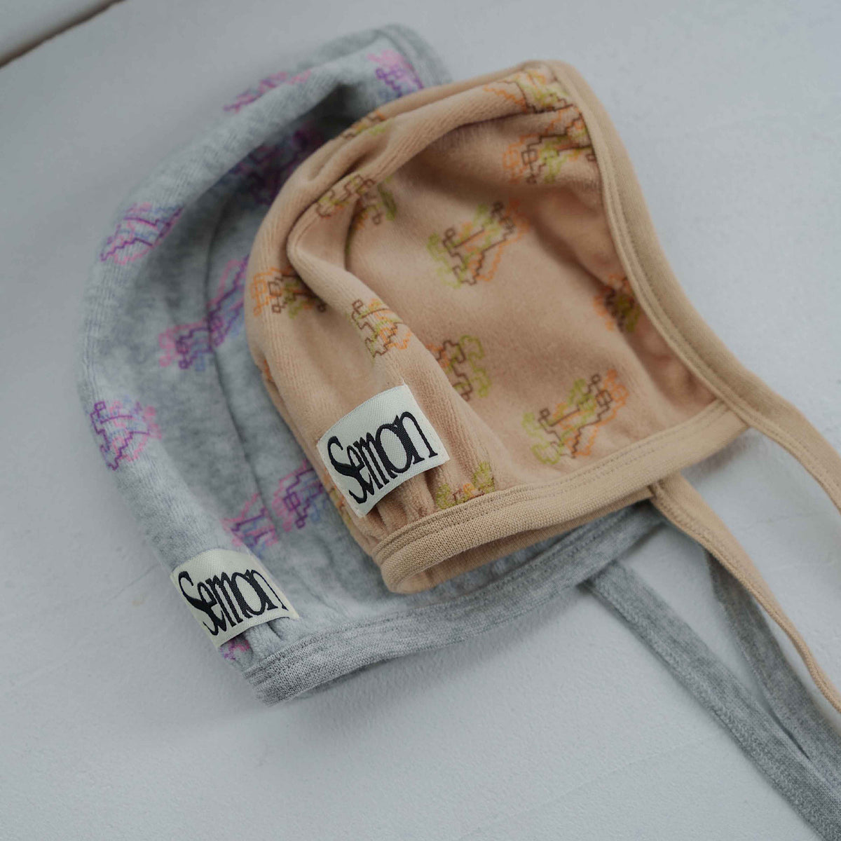 TRIPLE HORSE VELOUR BONNET