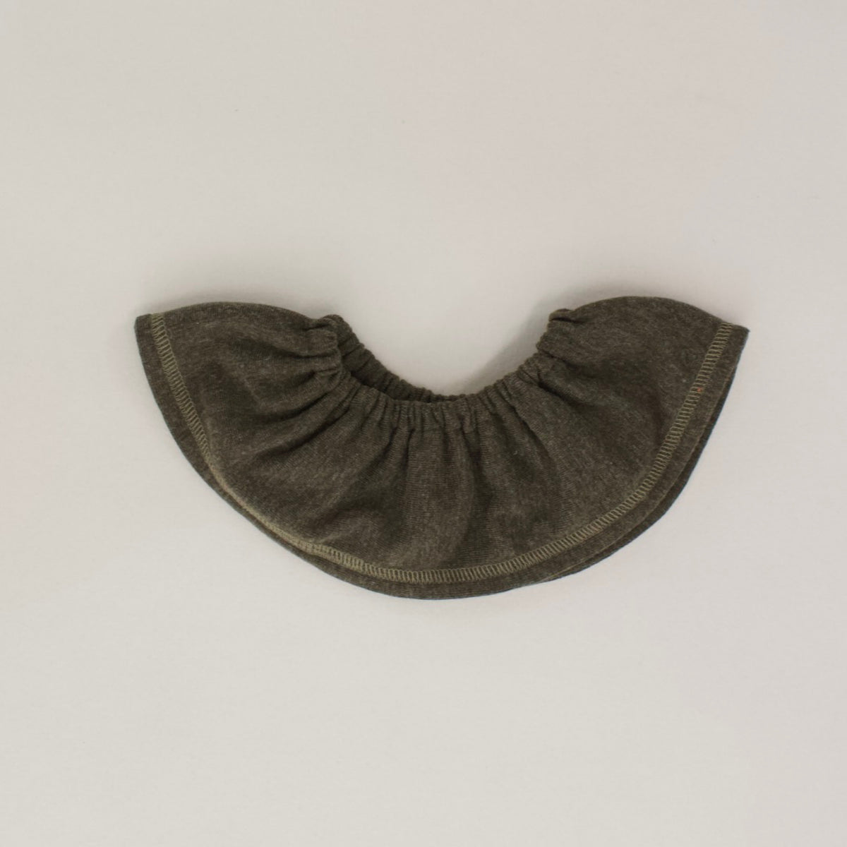 BRUSHED STRETCH FRILL BIB