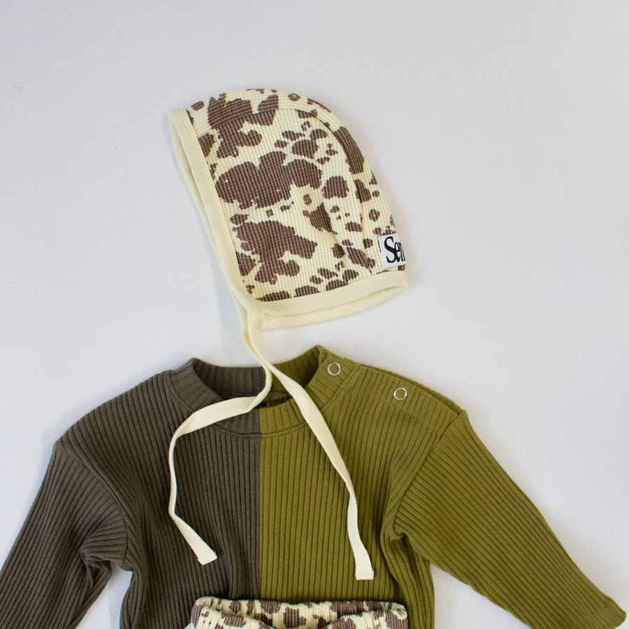 IS IT COW？WAFFLE BONNET
