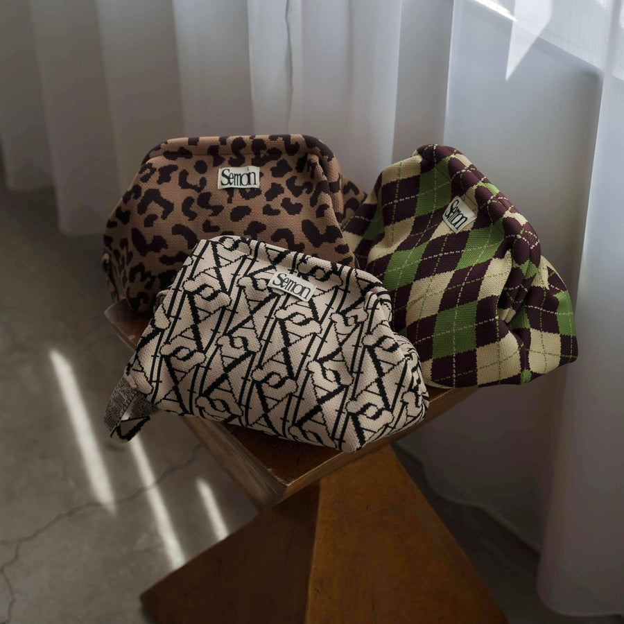 KNIT FRAME POUCH