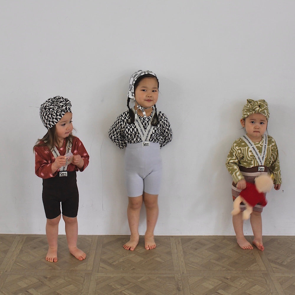 semon サスペンダー付きショーツとボンネット LOGO SUSPENDER SHORTS – Frö