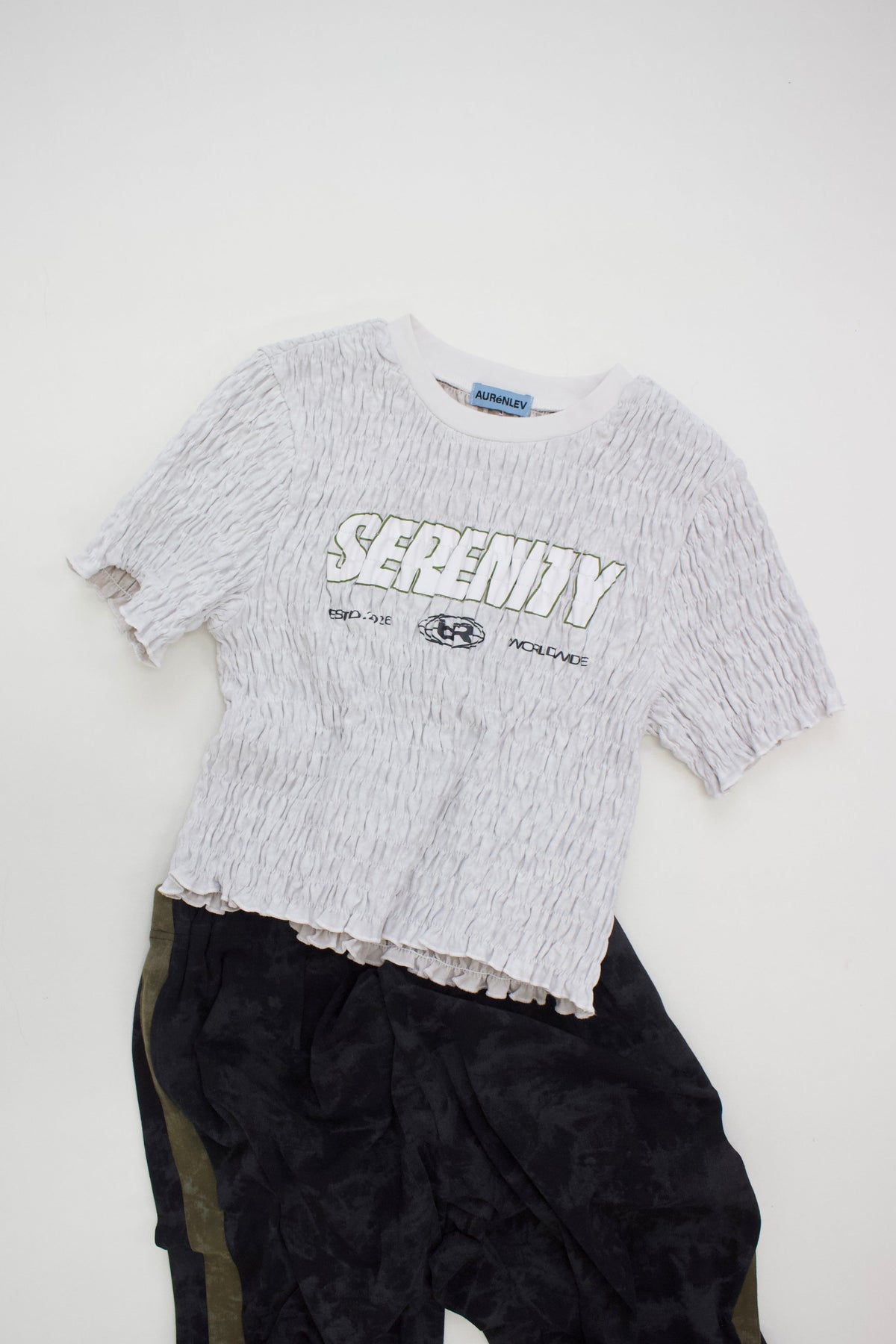AURéNLEV Shirring Logo Print Tee グレー