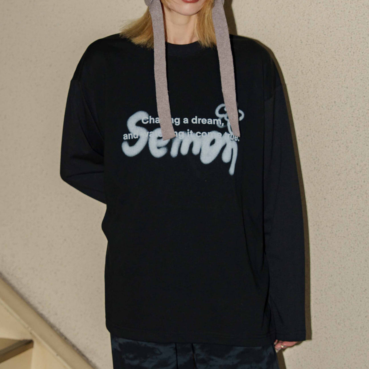 Semon ApartMent SPRAY LOGO LADIES LONG SLEEVE T-SHIRT