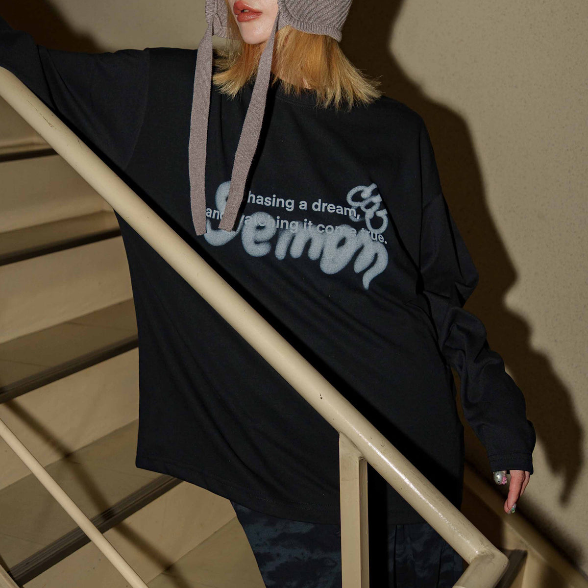 Semon ApartMent SPRAY LOGO LADIES LONG SLEEVE T-SHIRT