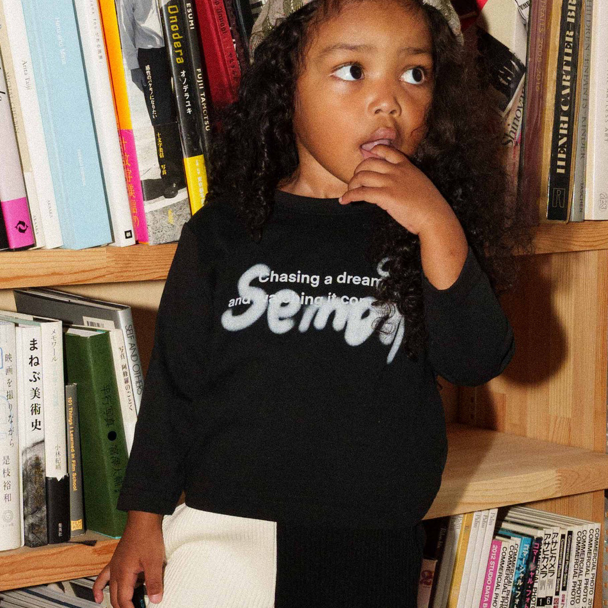 Semon ApartMent SPRAY LOGO LONG SLEEVE T-SHIRT