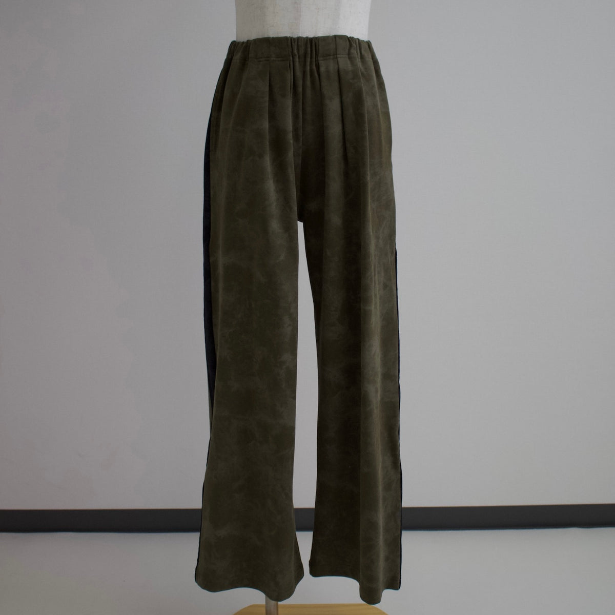 AURéNLEV TIEDYE SIDELINE PANTS カーキ
