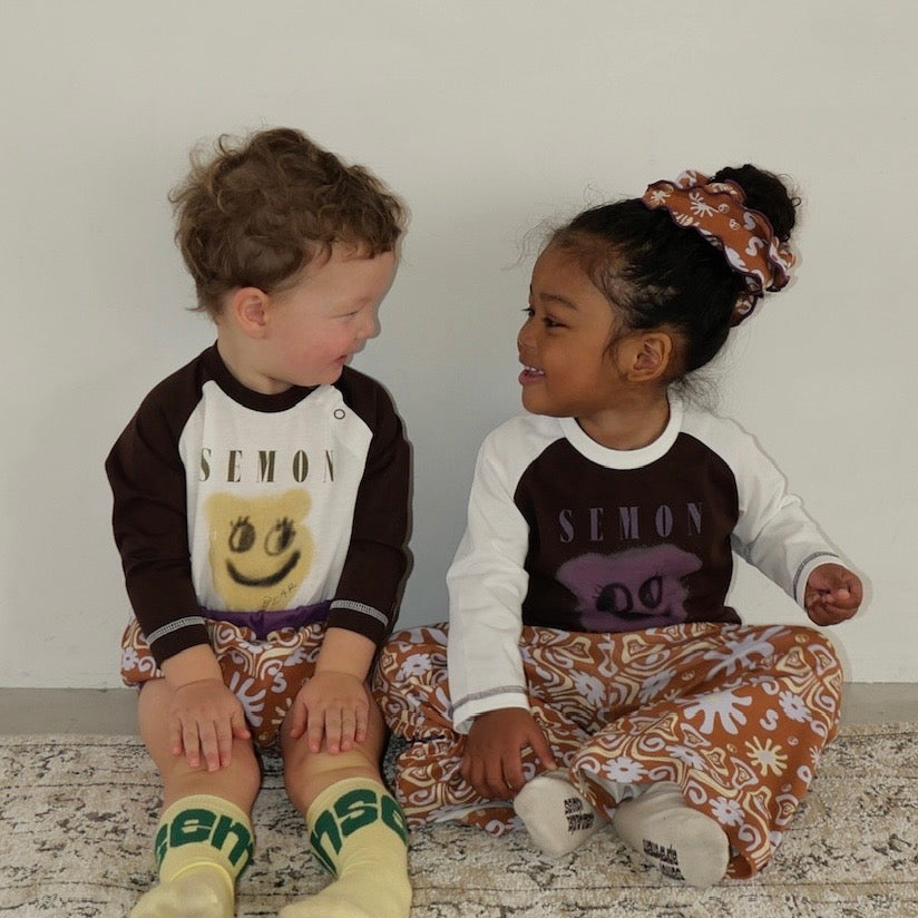 PRINTED RAGLAN LONG SLEEVE TEE