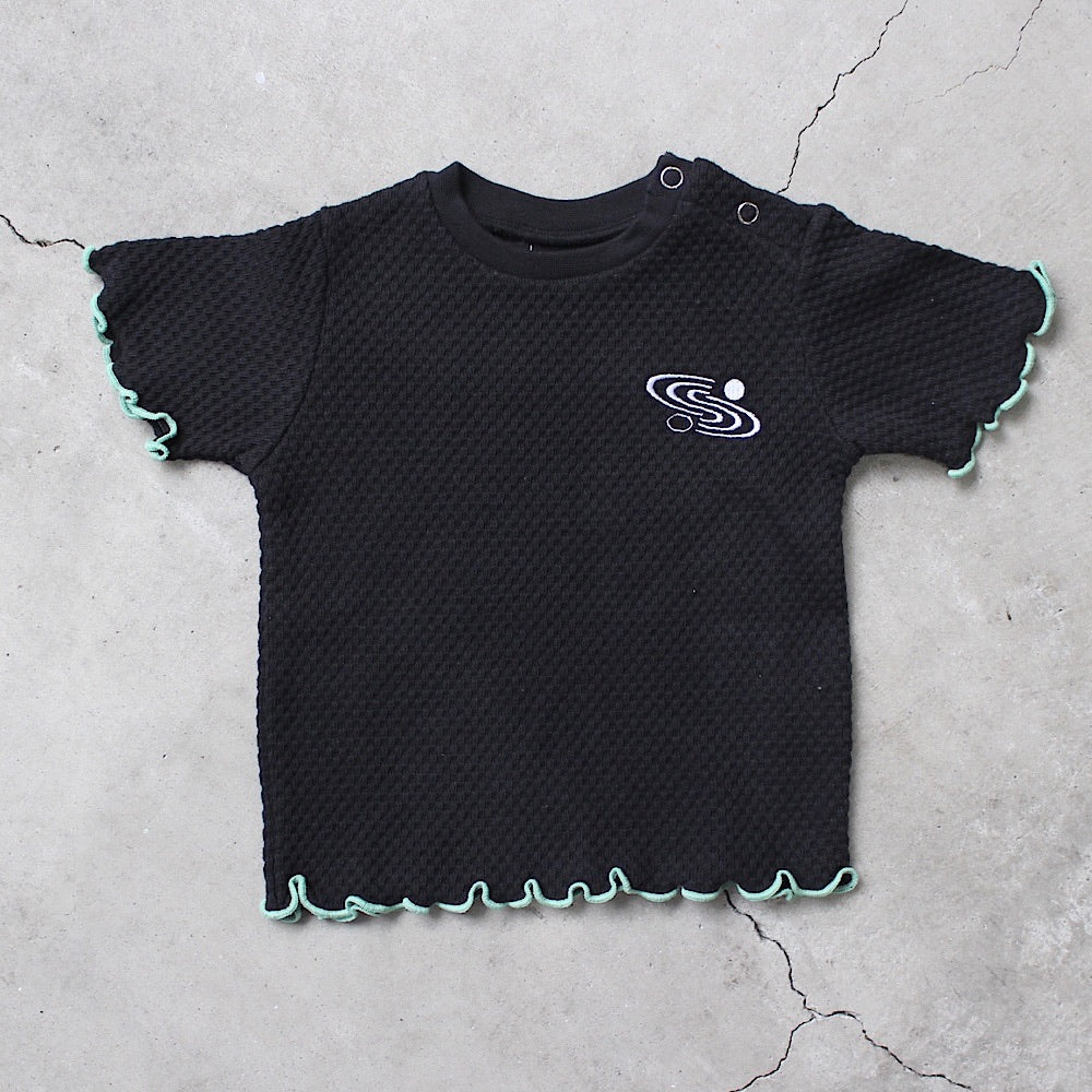 Semon ApartMent WAFFLE EMBROIDERED HALF SLEEVE TEE ブラック