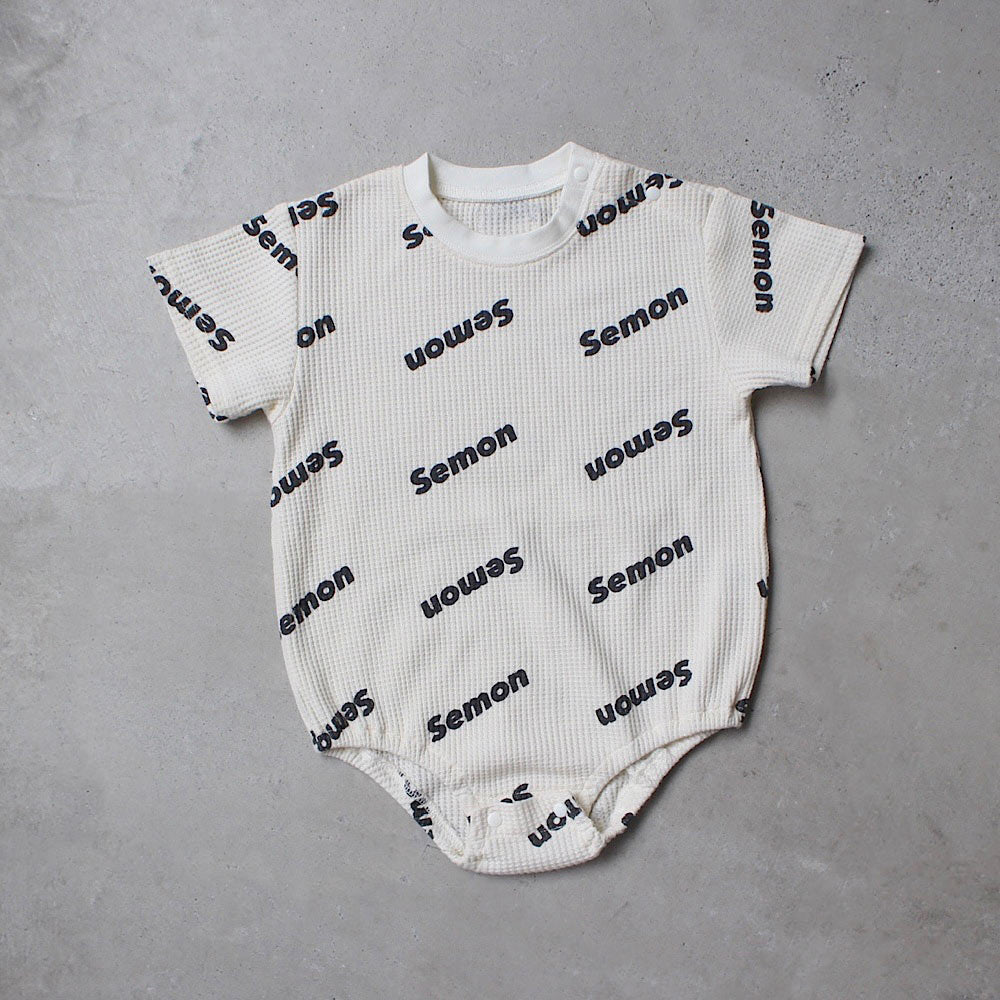 Semon ApartMent WAFFLE PRINT HALF SLEEVE ROMPERS LOGO