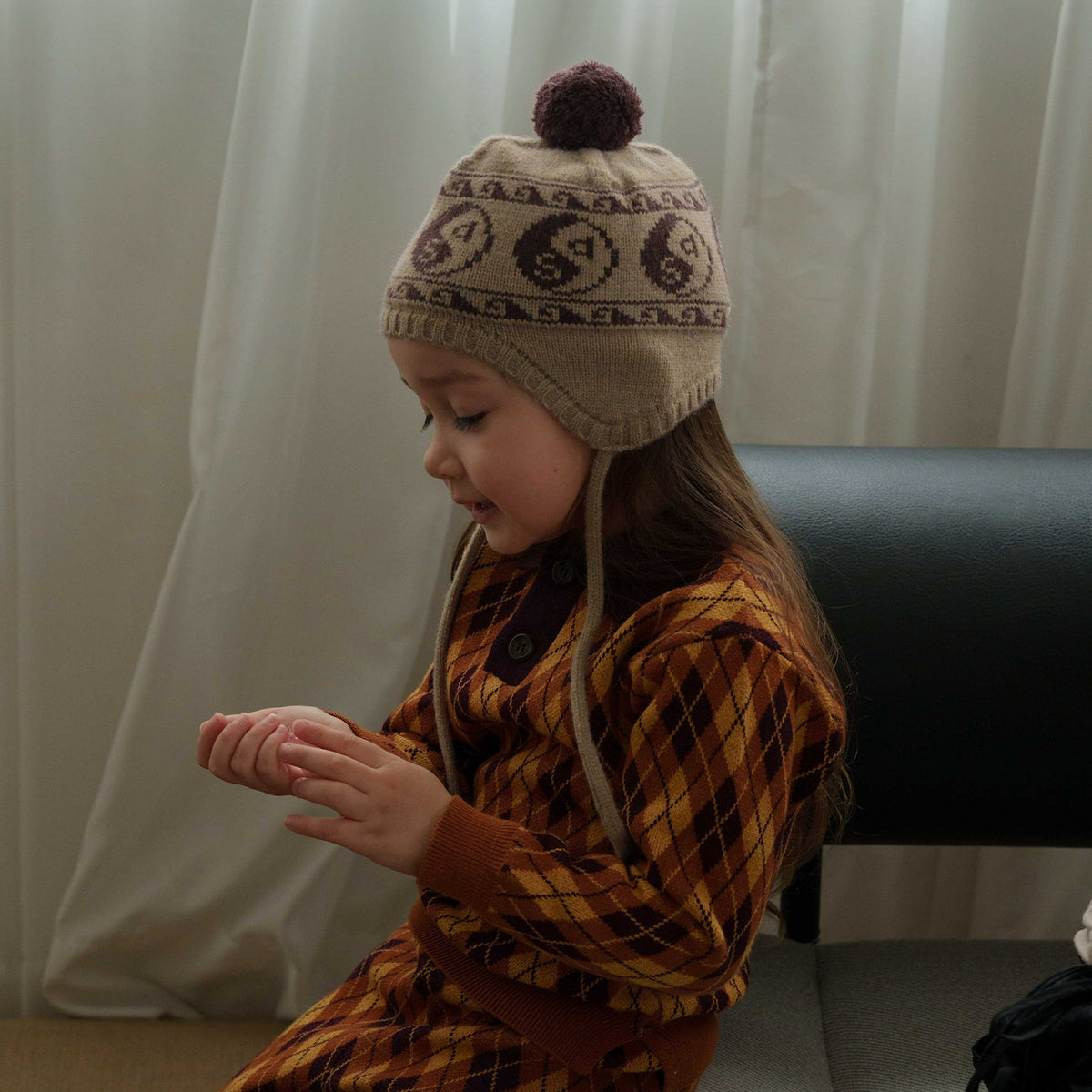 Semon ApartMent YIN YANG POMPOM BONNET